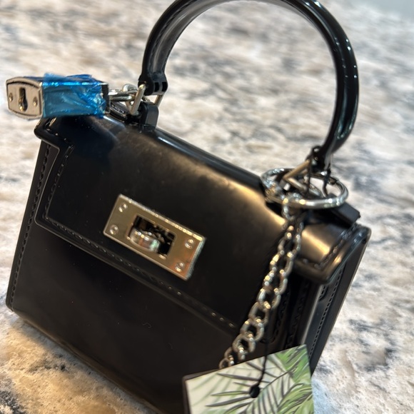 Kendall & Kylie | Lock & Key Mini Purse in Black - Picture 4 of 12